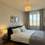Modern Elegance 1Br With Views